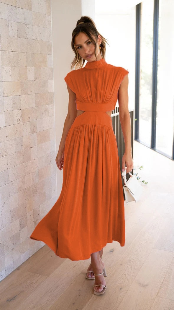 Damenkleid mit plissiertem Rollkragen und Ausschnitt