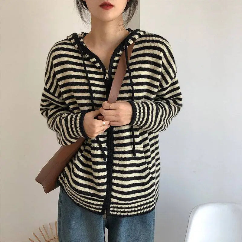 Krohn-e | Gestreifter Kapuzenpullover Pullover