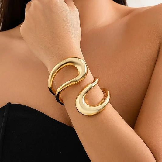 Damen-Armband Susanne: Klassisch, geometrisch, gedreht und offen
 - Krohn-e