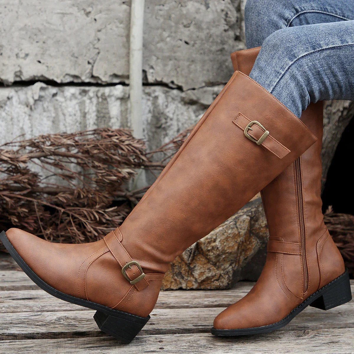 Krohn-e | Hohe Reitstiefel mit Schnallenriemen und Niedrigem Absatz für Frauen