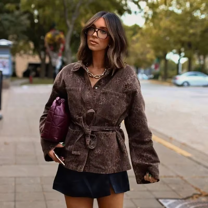 Krohn-e | Jeansjacke mit Leopardenmuster