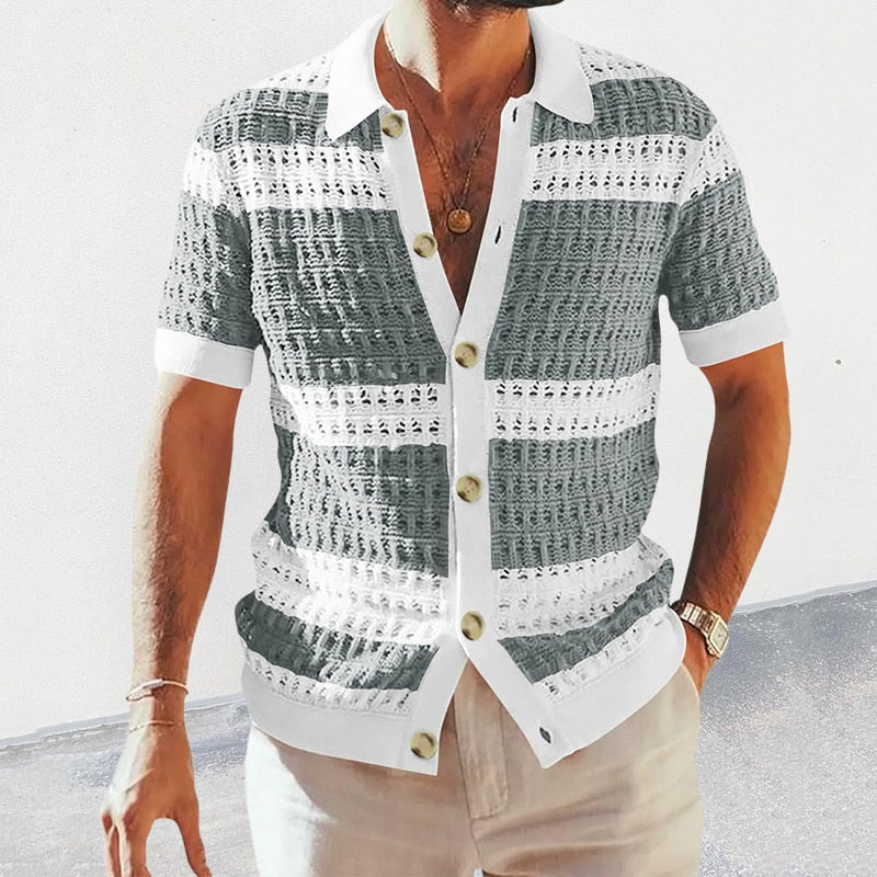 Kurzärmliges, gestricktes Fudus-Shirt mit Häkelmuster, Knopfverschluss und atmungsaktiver Freizeit-Qualität