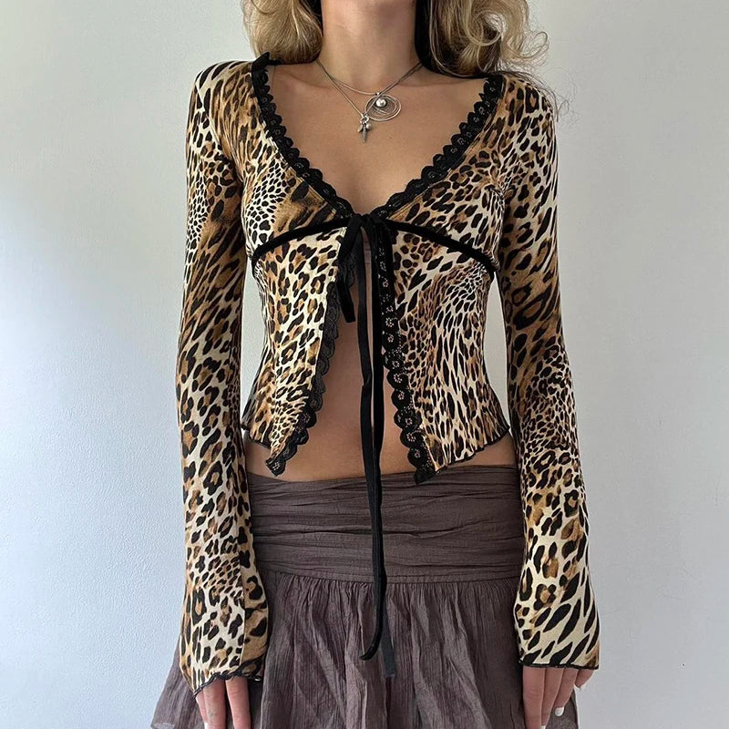 Bluse mit Leopardenmuster und Spitzenbesatz von Fudus