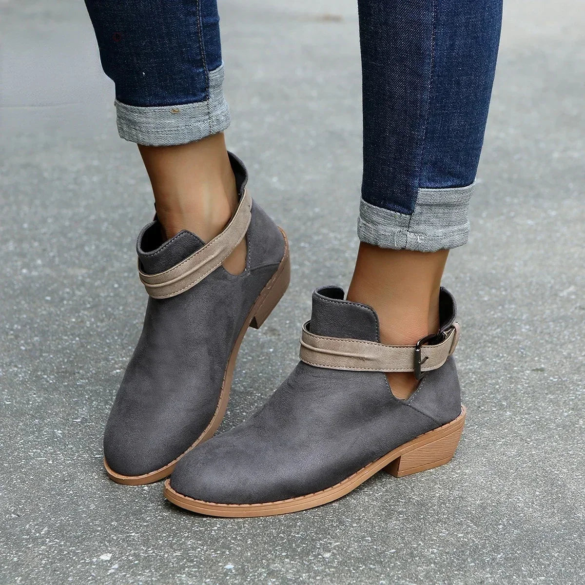 Krohn-e | Stiefeletten mit Verstellbarem Riemen und Spitzer Zehe