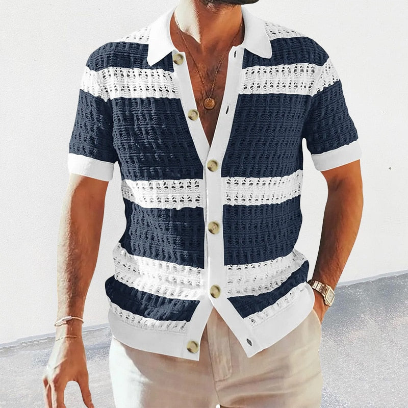 Kurzärmliges, gestricktes Fudus-Shirt mit Häkelmuster, Knopfverschluss und atmungsaktiver Freizeit-Qualität