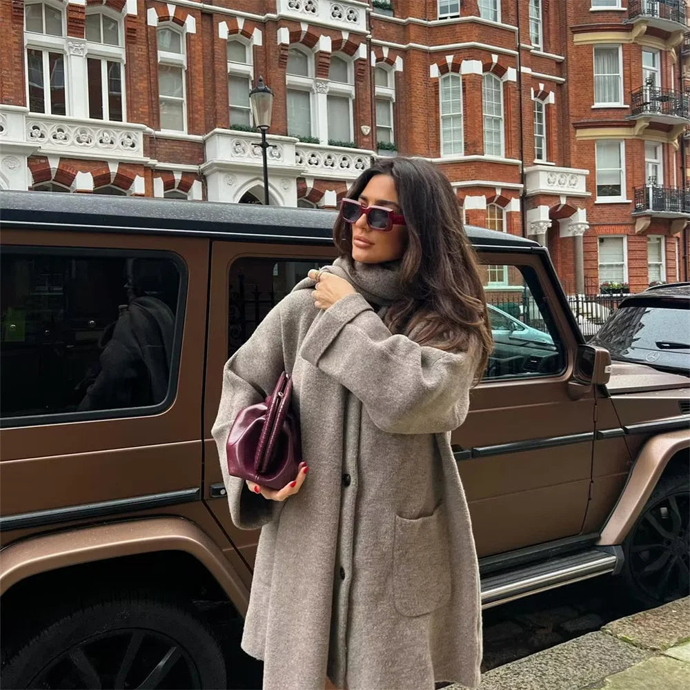 Damen-Strickmantel Arryn: Modern, lässig, mit Schal