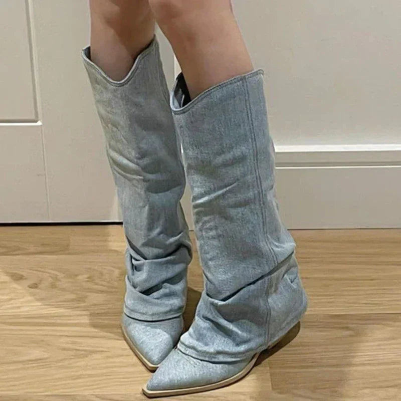 Krohn-e | Knielange Stiefel - Denim-Stoff - Lockerer Schaft - Spitzzehen - Niedriger Absatz