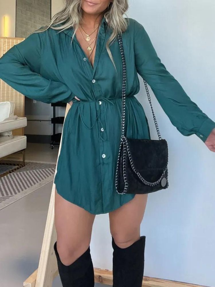 Sandra Kleid-Set mit Satin-Überwurf