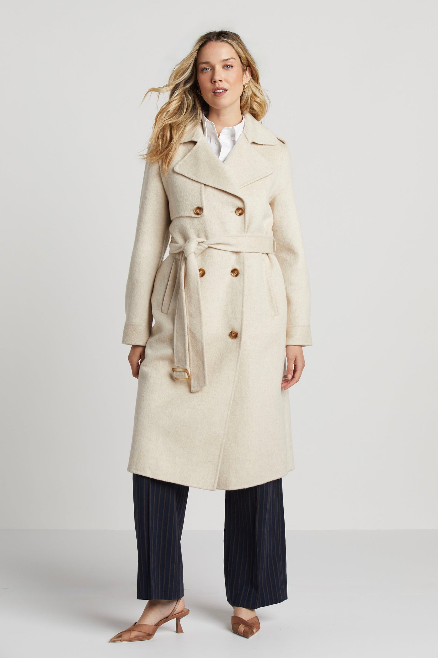 Krohn-e | Damen Wolljacke mit doppelter Knopfreihe und abnehmbarem Gürtel und Sturmklappe