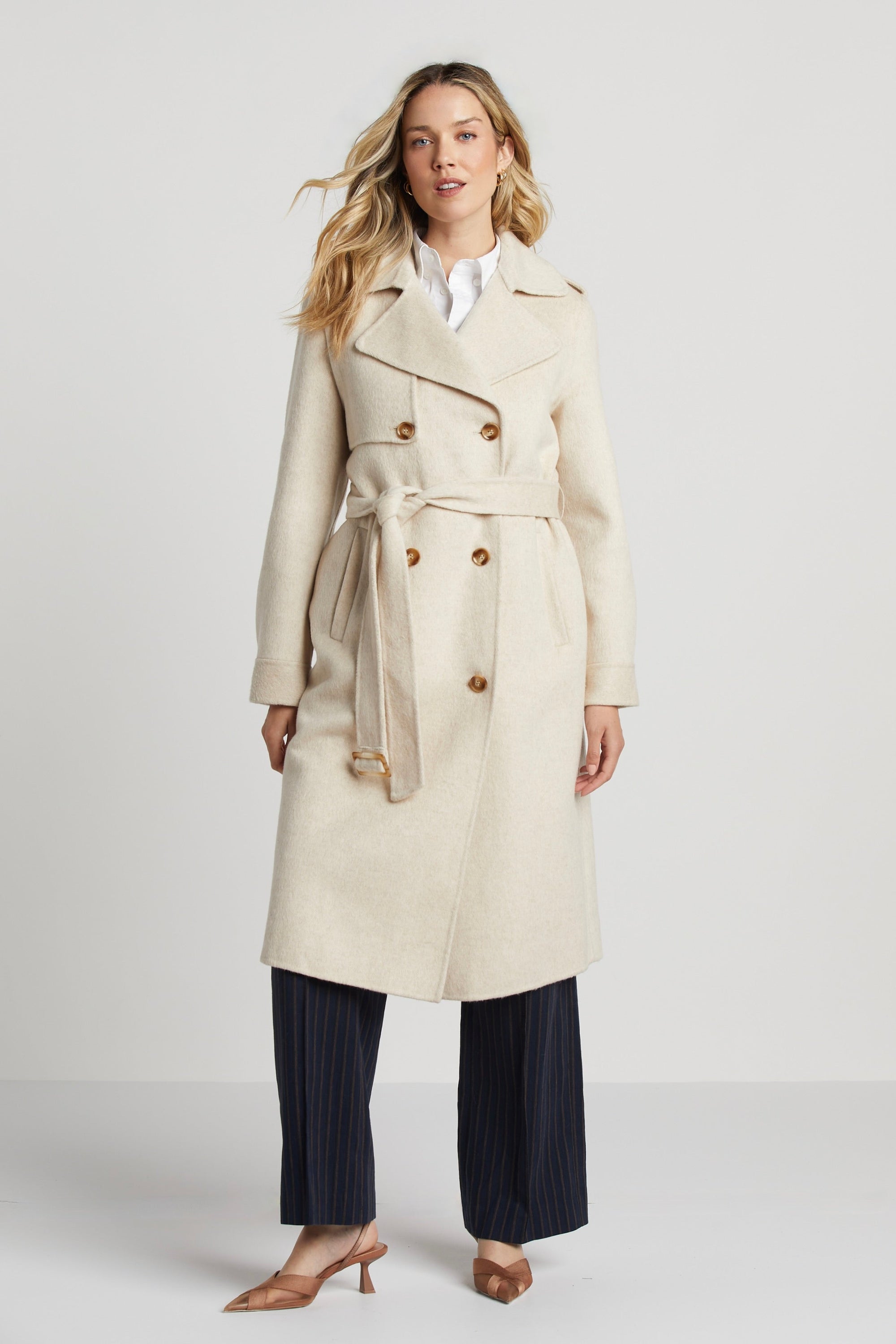 Krohn-e | Damen Wolljacke mit doppelter Knopfreihe und abnehmbarem Gürtel und Sturmklappe