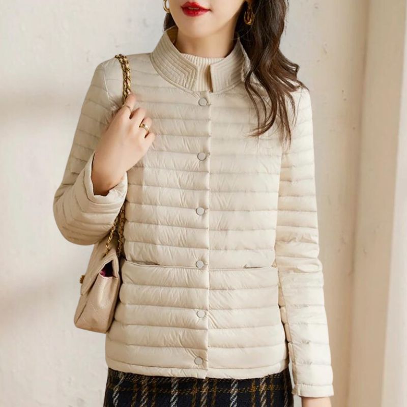 Stylische, leichte Damen-Steppjacke von Skylen