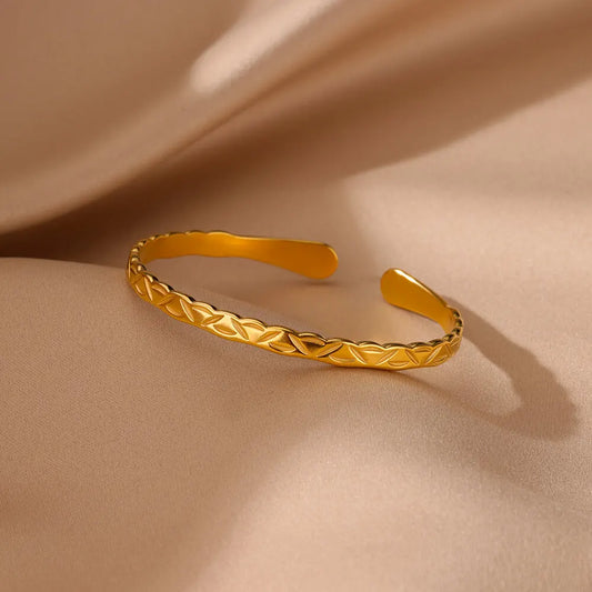 Damen-Armband aus goldenem Edelstahl im angesagten Design von Kathe
 - Krohn-e