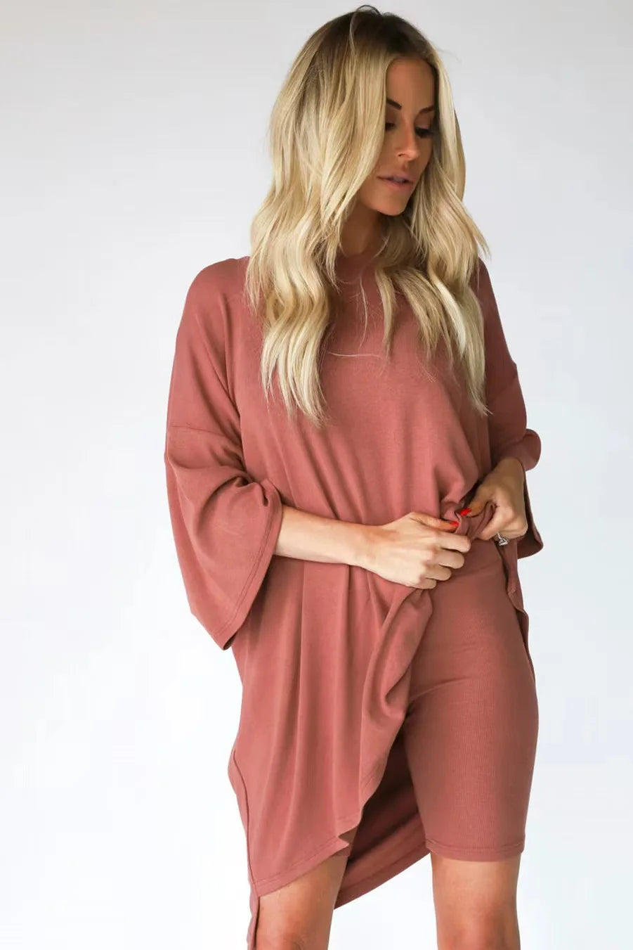 Loungewear Set für Damen: Oversize-Shirt und Bikershorts