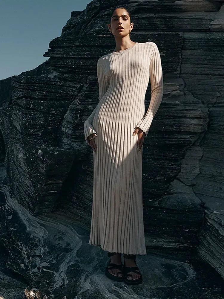 Damen-Plisseekleid Audrey: Elegant, mit Rundhals und Bindegürtel