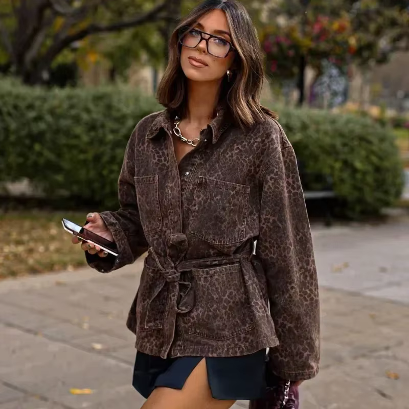 Krohn-e | Jeansjacke mit Leopardenmuster