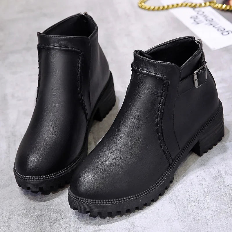 Chic and Easy Winter Shorts: Dionysia