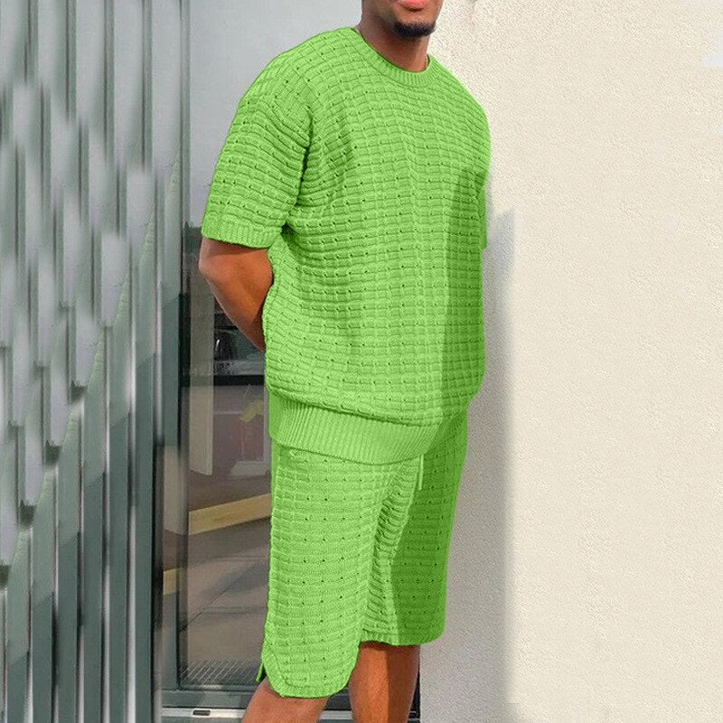 Modisches Sommer-Outfit für Herren: Shirt und kurze Hose – Monte