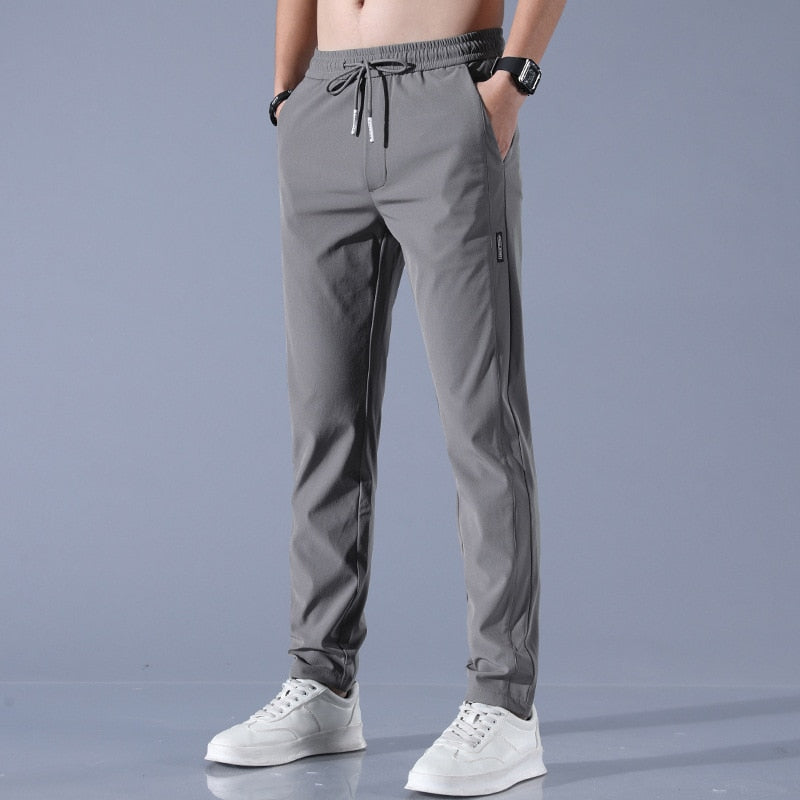 Herrenhose mit Schnelltrocknungsfunktion und Stretchanteil