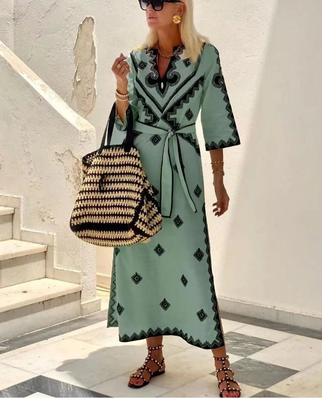 Anna: Ein antikes Leinenkleid