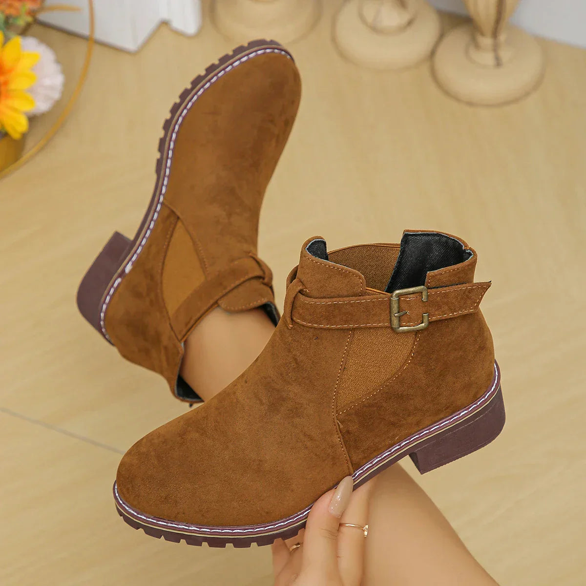 Krohn-e | Lässige Mittel-Absatz-Stiefel mit Klobigem Schnallen-Stil
