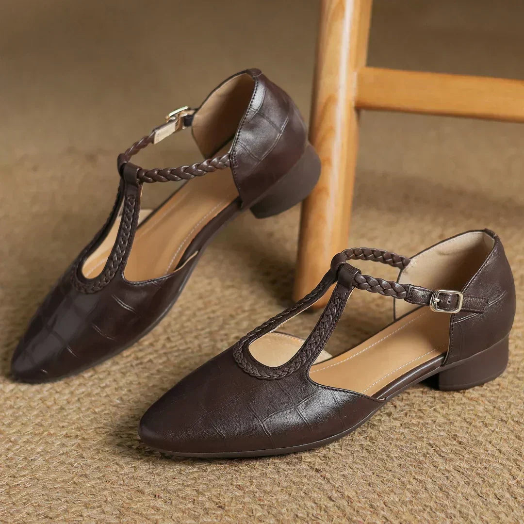 KROHN-E Damen T-Spangen Ballerinas Spitze Zehe Verstellbar Braun