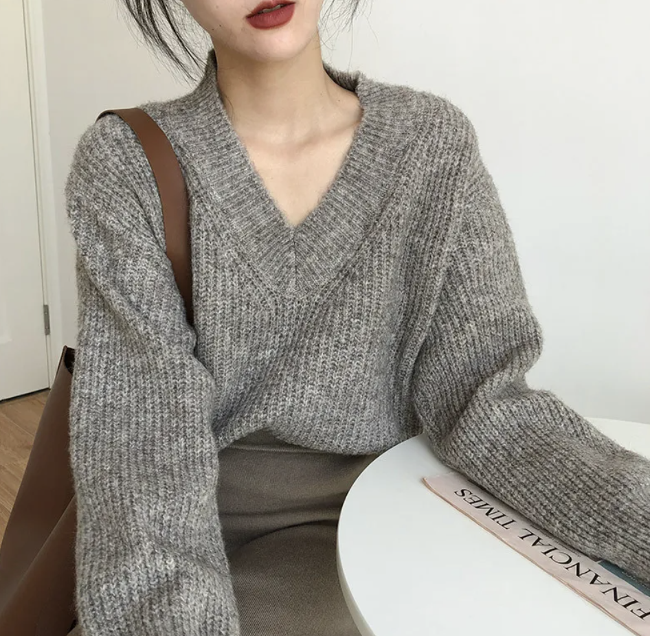 Damen-Trikot aus Mohair im Old-Money-Stil mit V-Ausschnitt