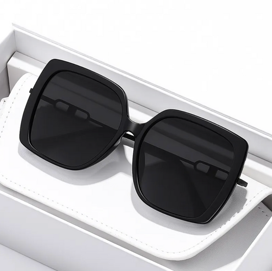 Klassische schwarze Sonnenbrille für Damen
 - Krohn-e