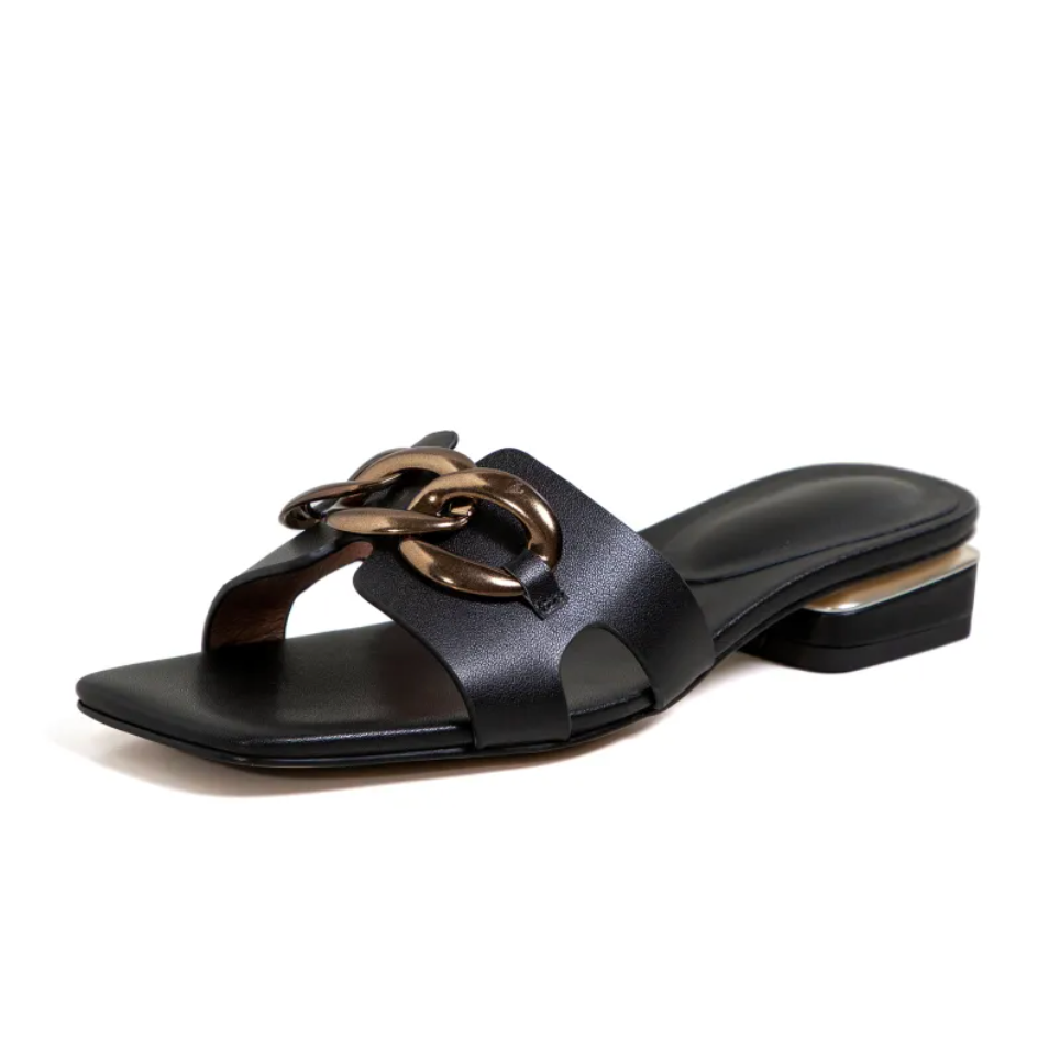 Damen-Sandalen im Old-Money-Stil mit goldener Schnalle