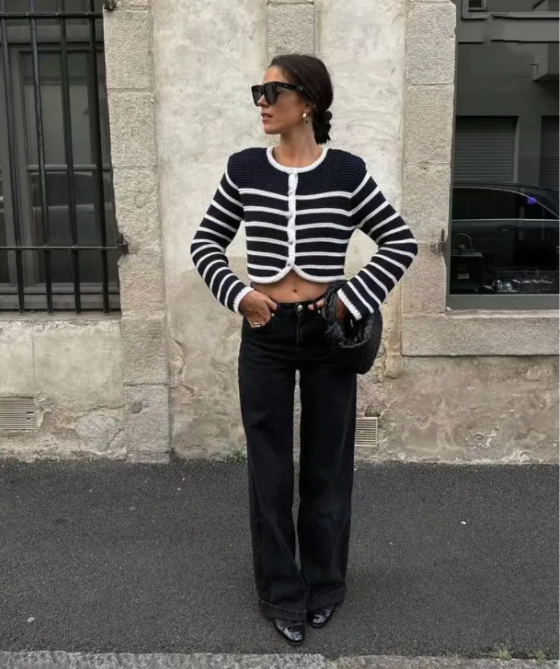 Damen Cardigan im Old Money Schwarz-Weiß Streifen Design