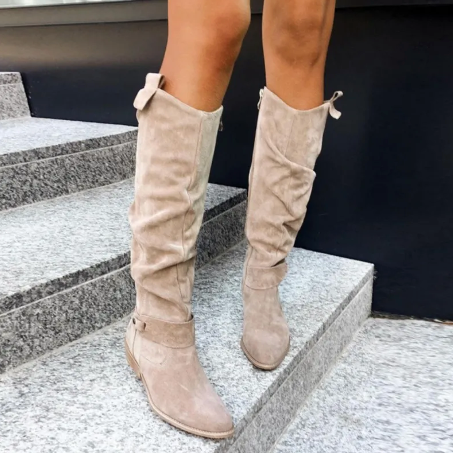 Krohn-e | Bequeme Cowboy Stiefel mit Verspielten Details und Eleganter Ausstrahlung