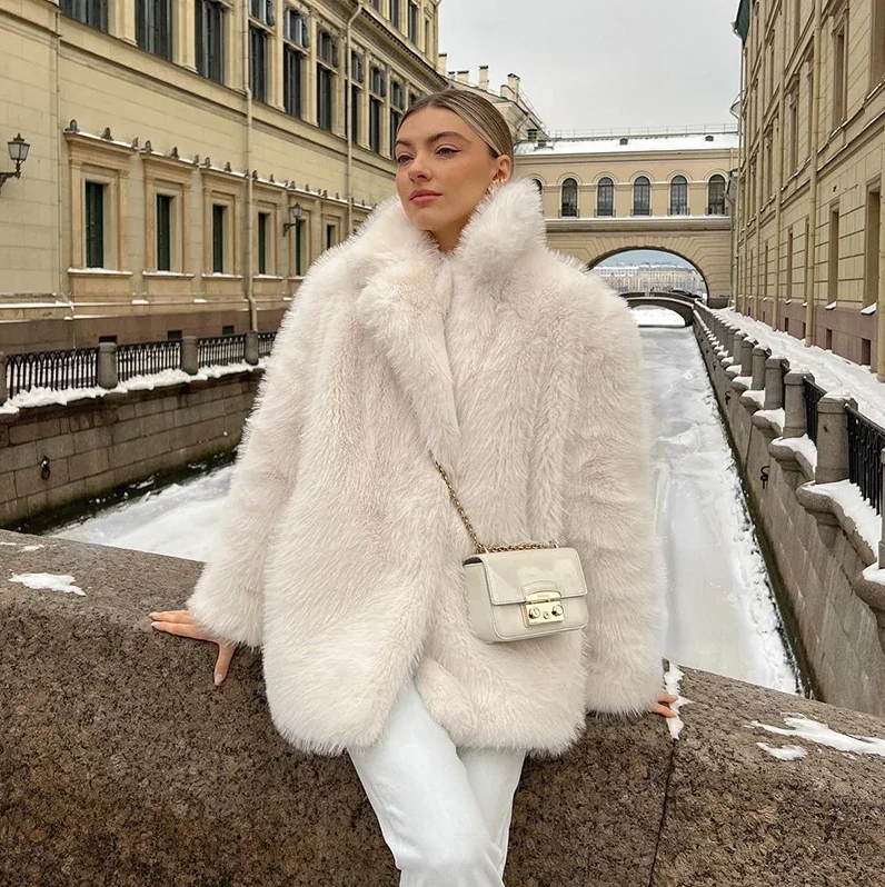 Krohn-e | Luxuriöse Jacke Aus Weichem Kunstfell für Damen