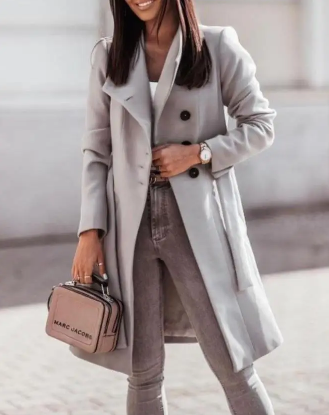 Krohn-e | Stylischer Langer Mantel mit Knöpfen