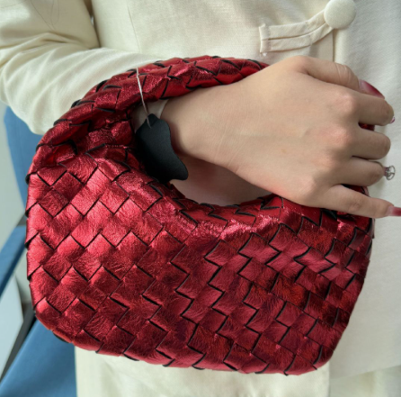 Krohn-e | Luxuriöse Geflochtene Handtasche in Metallic
