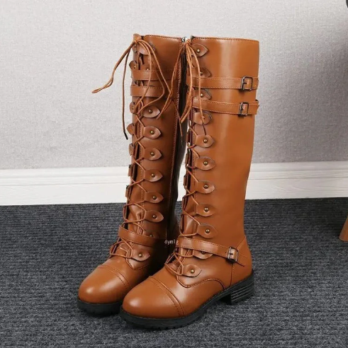Krohn-e | Retro-Stiefel mit Flacher Schnalle und Schnürung