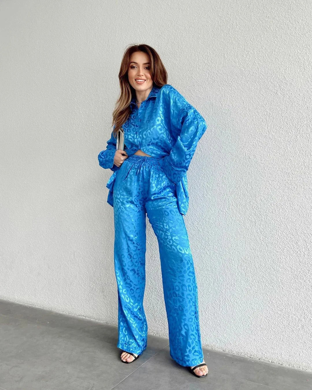 Elegante Hose mit weitem Bein und dazu passende einreihige Bluse – Beatrice