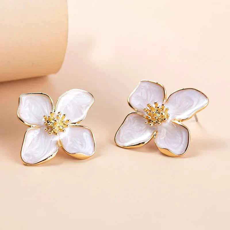 Modische Damen-Blumenohrringe von Daisi
 - Krohn-e