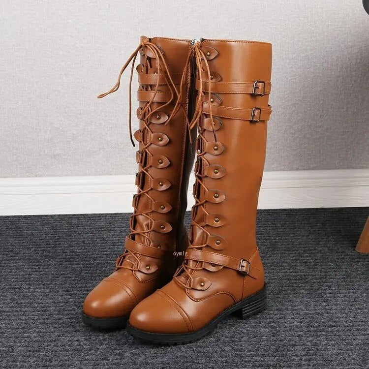 Krohn-e | Retro-Schlupfstiefel mit Spitze