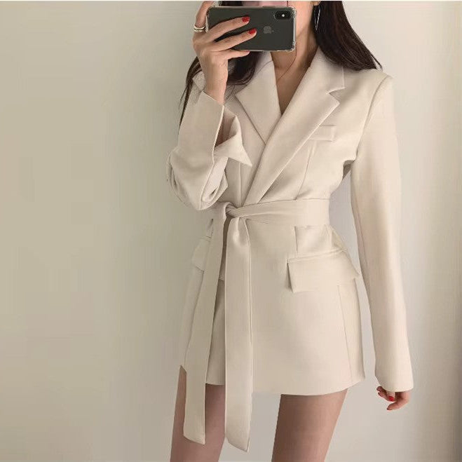 Krohn-e | Gürtel-Blazer – Elegante Struktur & Vielseitiger Stil