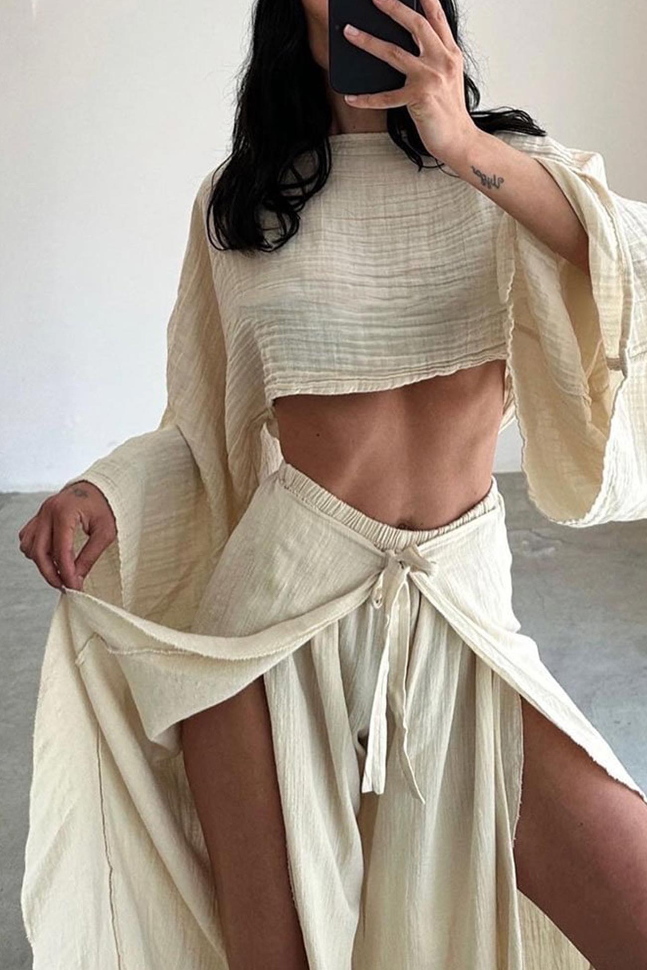 Fudus Crop Top und Schlitzhosen Set