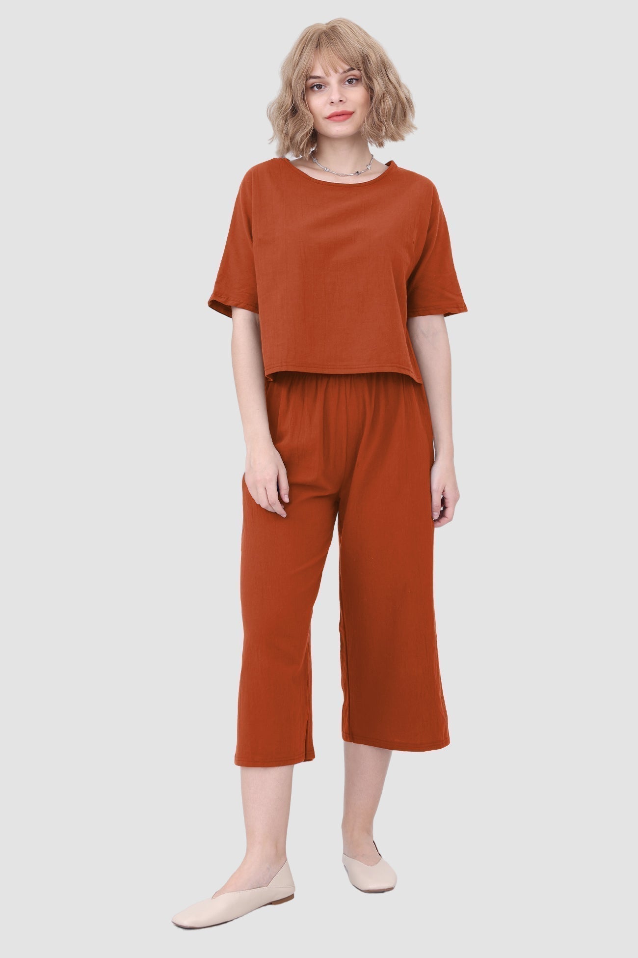 Fudus Oberteil mit kurzen Ärmeln und elastischer Hose