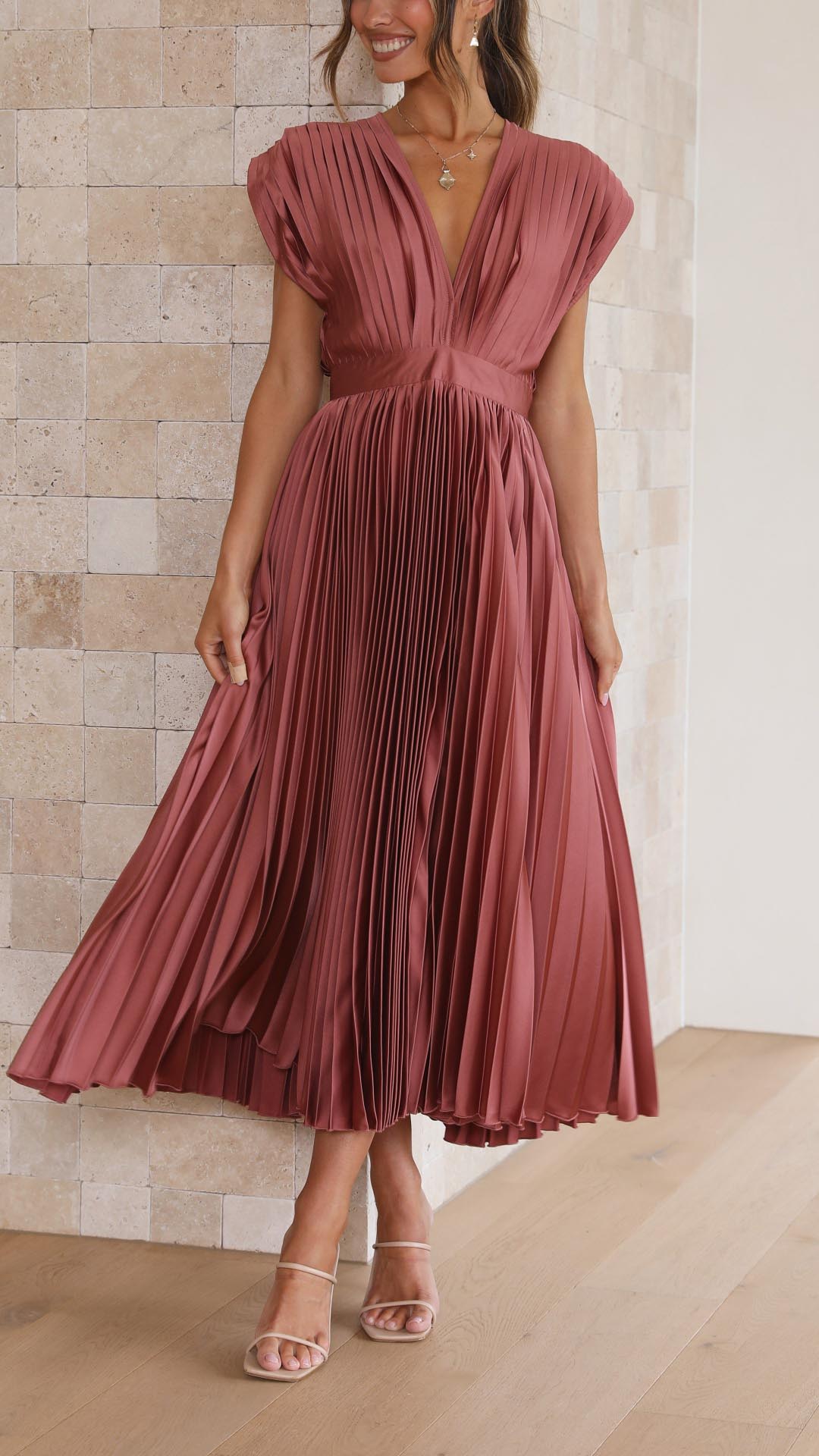 Gabriella | Damen-Midikleid mit Falten und V-Ausschnitt aus Satin