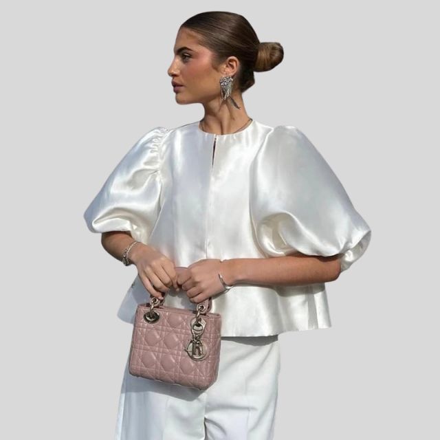 Luxuriöse Satinbluse von Ezza – schick und elegant