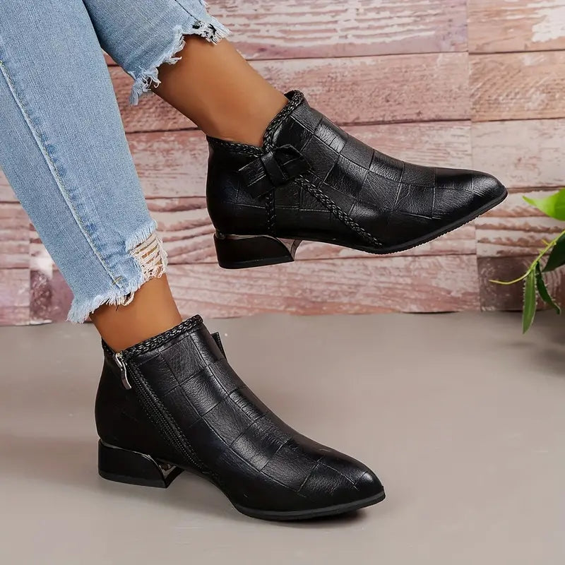 Elegante Damen-Stiefeletten mit flachem Absatz für festliche Gelegenheiten