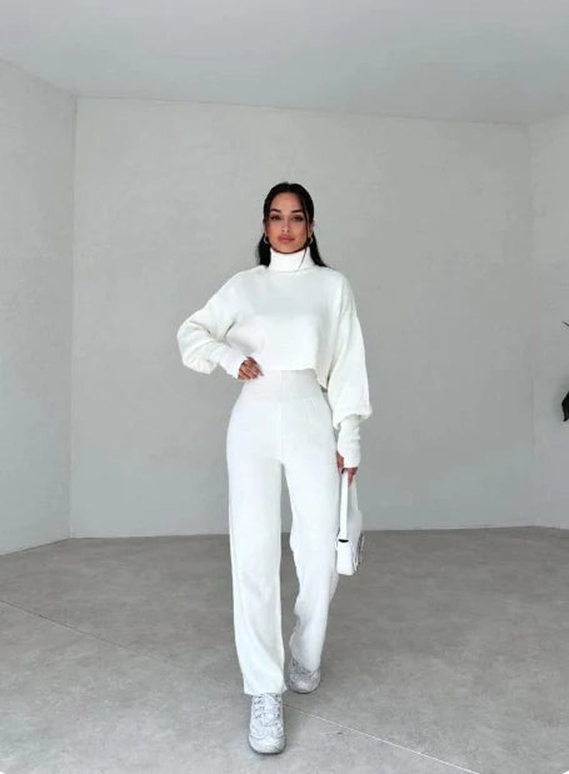 Damen-Set Elena: Rollkragenpullover, Strickhandschuhe & Hose im eleganten Stil