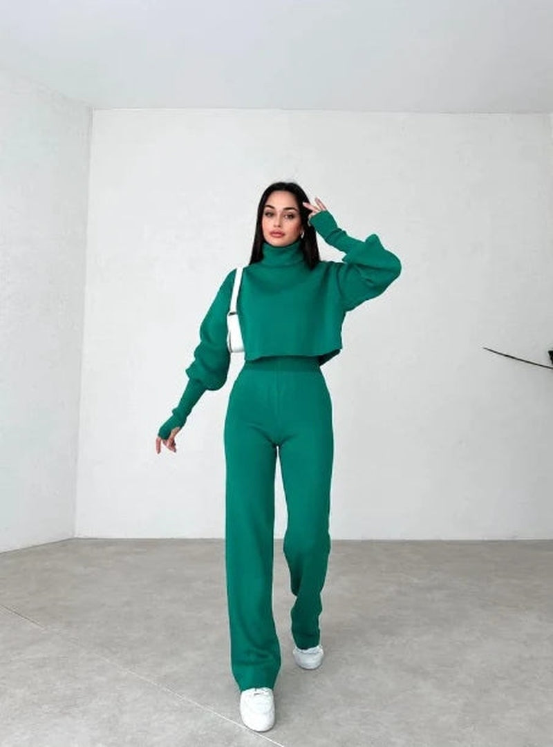 Damen-Set Elena: Rollkragenpullover, Strickhandschuhe & Hose im eleganten Stil