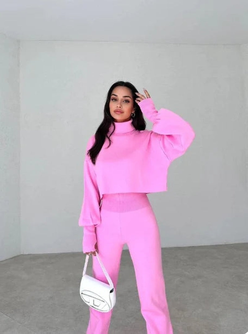 Damen-Set Elena: Rollkragenpullover, Strickhandschuhe & Hose im eleganten Stil