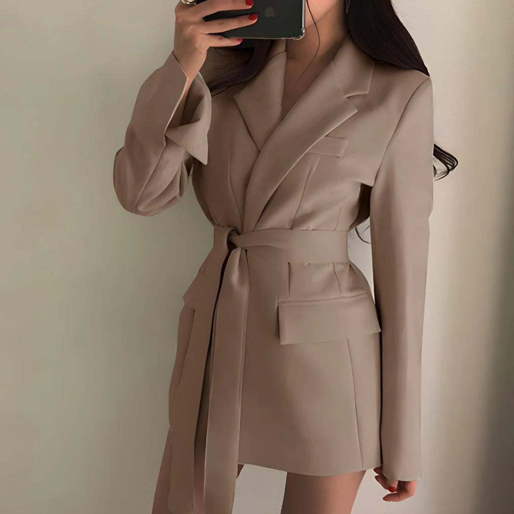 Krohn-e | Gürtel-Blazer – Elegante Struktur & Vielseitiger Stil