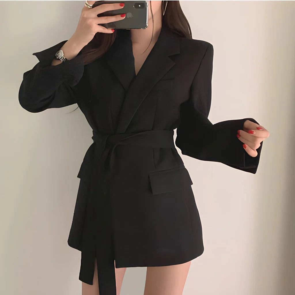 Krohn-e | Gürtel-Blazer – Elegante Struktur & Vielseitiger Stil