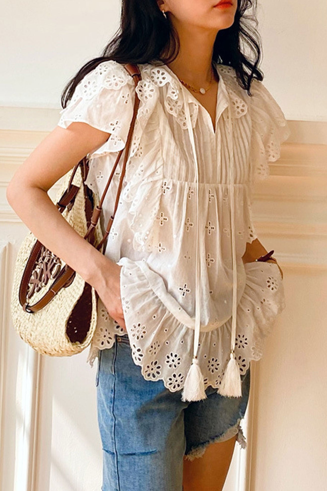 Bluse mit bestickter Spitze und Rüschenärmeln von Fudus