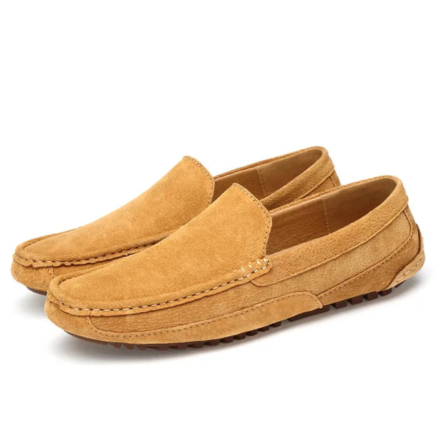 Handgefertigte Wildlederslipper von RegalStep